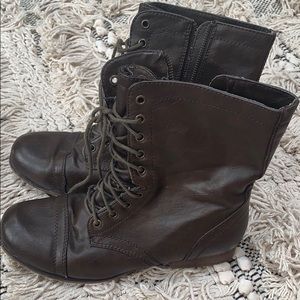 Combat boots